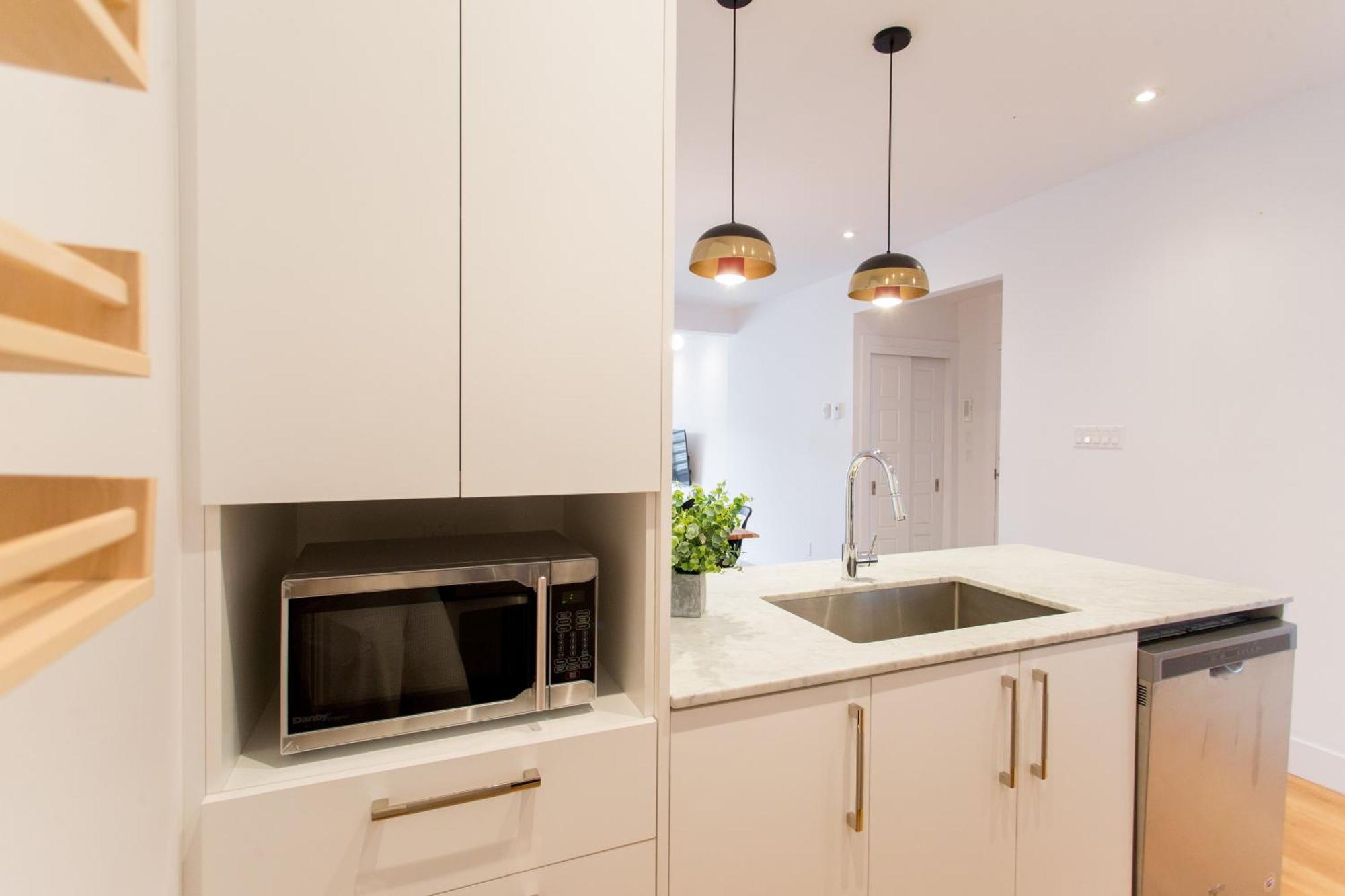 Hip, Stylish Apartment In Little Italy By Den Stays A Montreal Pokój zdjęcie