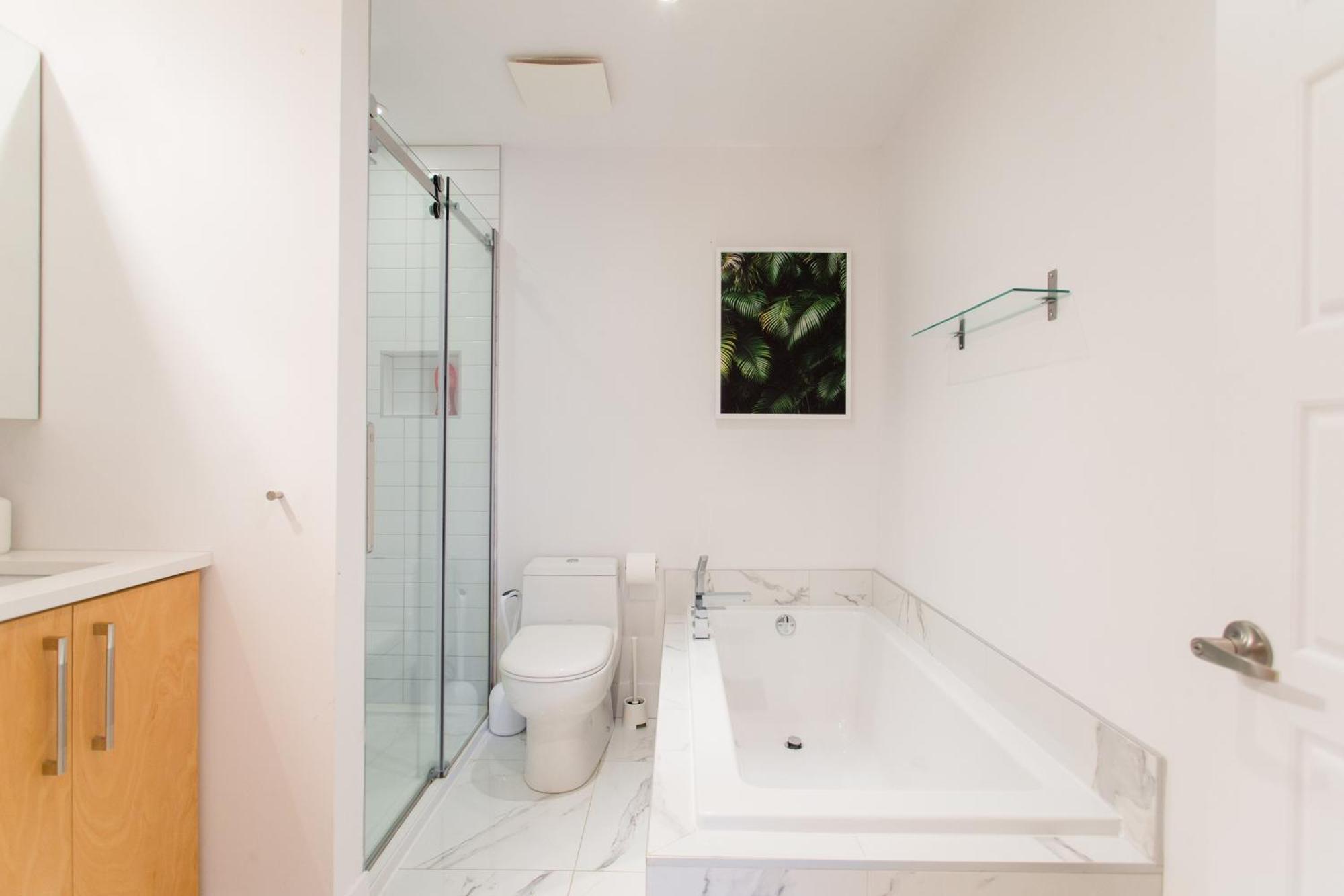 Hip, Stylish Apartment In Little Italy By Den Stays A Montreal Pokój zdjęcie