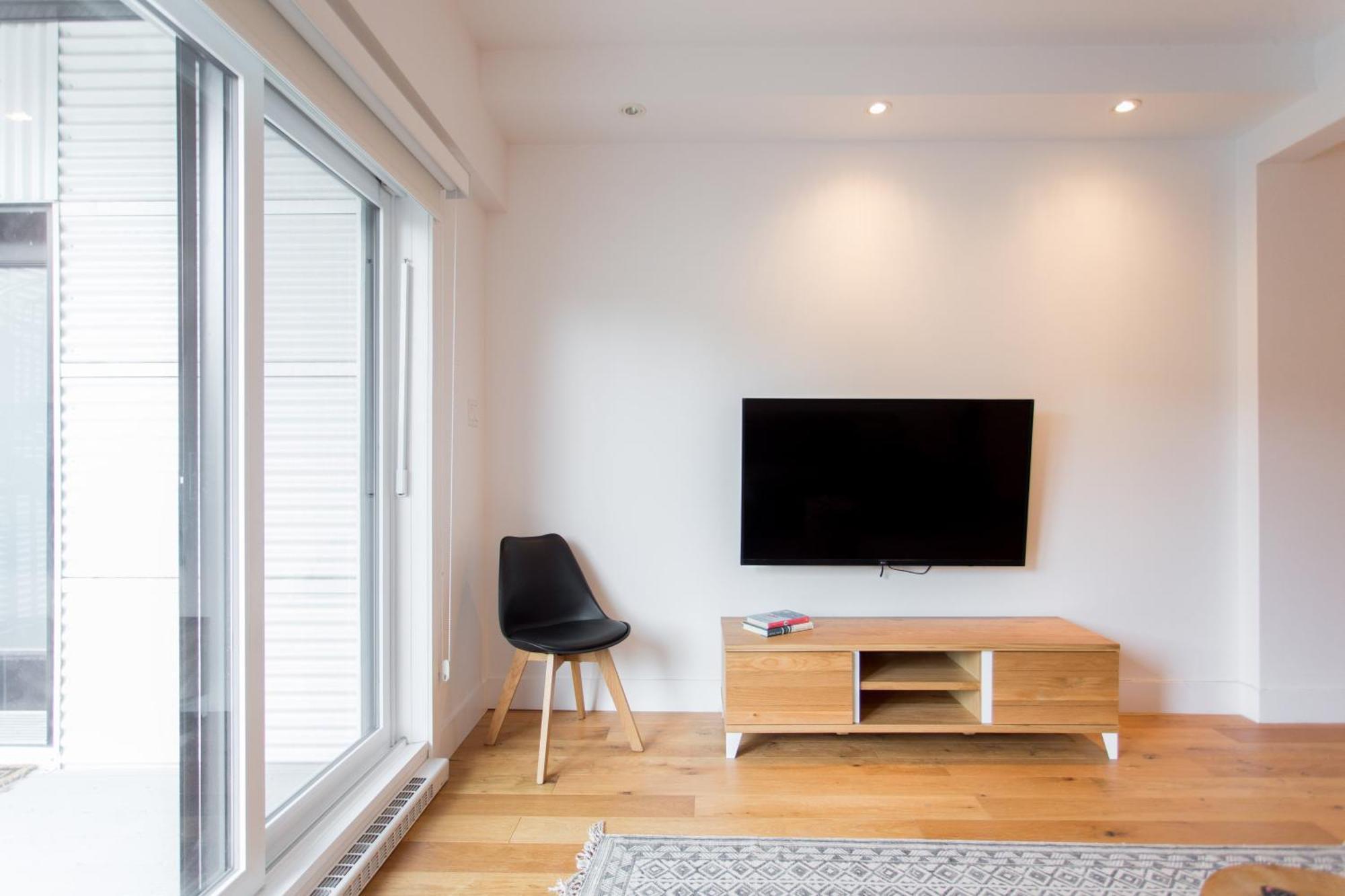 Hip, Stylish Apartment In Little Italy By Den Stays A Montreal Pokój zdjęcie