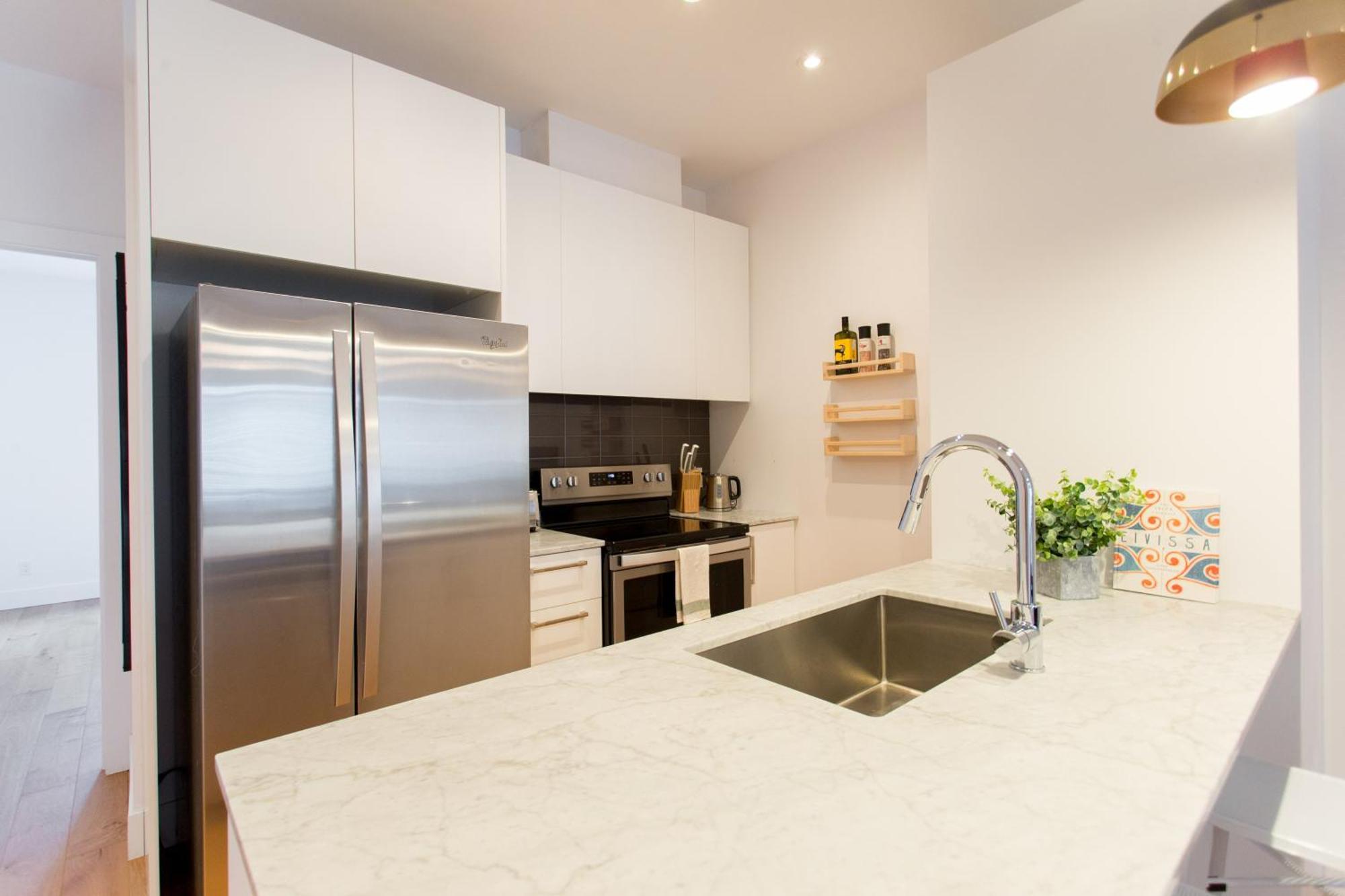 Hip, Stylish Apartment In Little Italy By Den Stays A Montreal Pokój zdjęcie