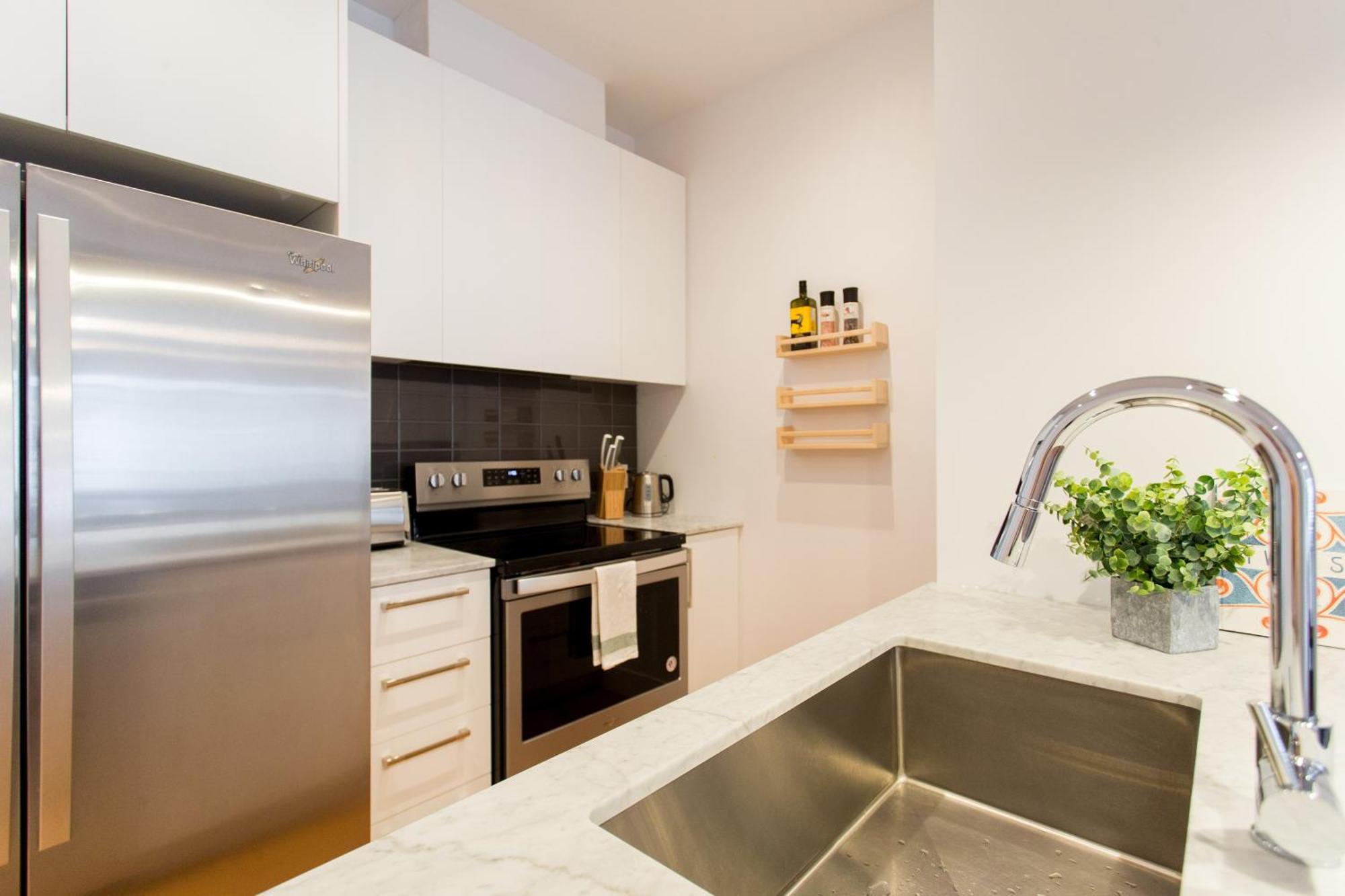 Hip, Stylish Apartment In Little Italy By Den Stays A Montreal Pokój zdjęcie